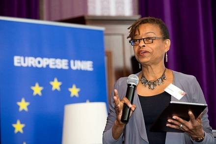 Nieuwsbrief 2 2015 professor Mary McRae van de New York University
