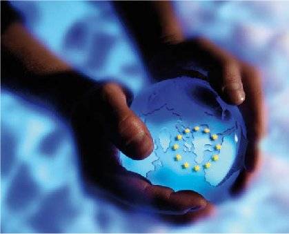 Nieuwsbrief ESF 1 2015 glazen wereldbol met de sterren van het Europese logo